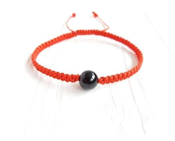 Pulsera Obsidiana Negra Hilo Rojo Macrame - Image 3