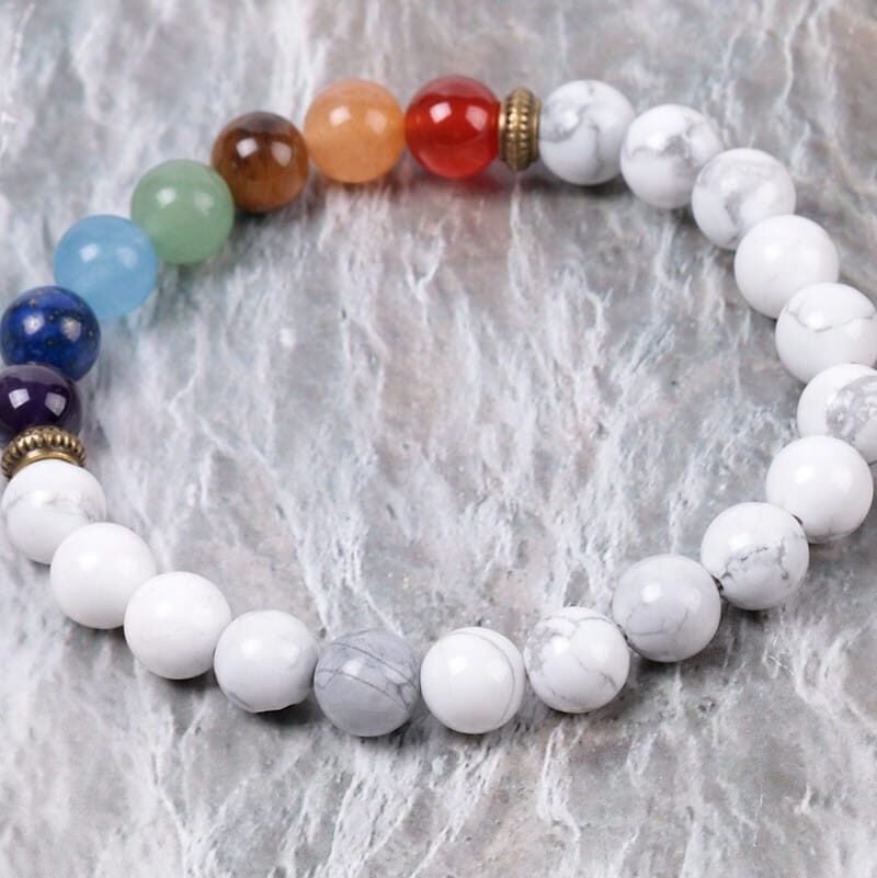 Pulsera 7 Chakras Howlita Separador Dorado