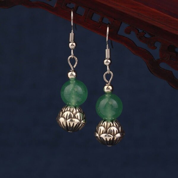 Aretes Jade Verde Flor Metálica 6mm - Image 4