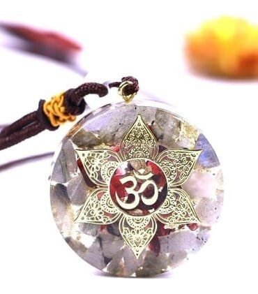 Collar Orgonita Om Flor Labradorita Granate