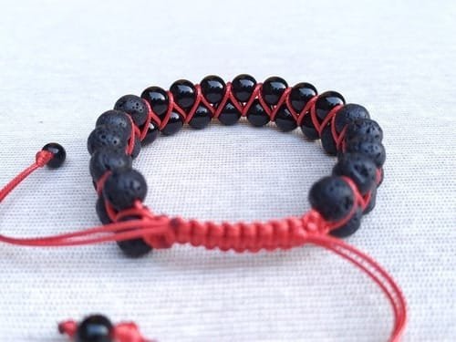 Pulsera Doble Turmalina Negra Volcánica Hilo Rojo - Image 2