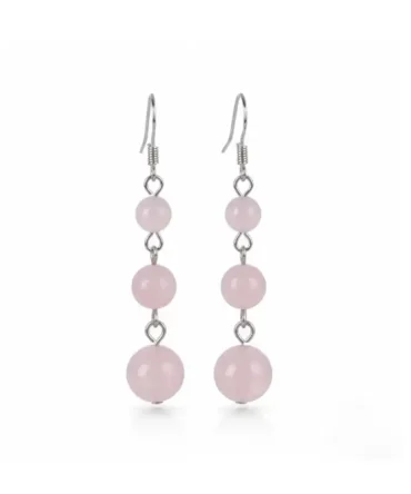 Aretes de plata con cuarzo rosa natural y suavidad esencial. Una joya que acompaña desde la calma.