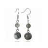 Aretes de plata con labradorita natural y destellos sutiles. Una joya de presencia introspectiva.