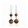 Aretes de plata con ojo de tigre natural y profundidad terrosa. Una joya de presencia firme y serena.