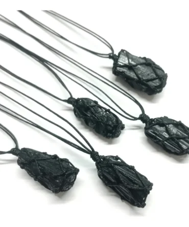 collar macrame turmalina negra