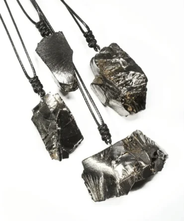 Collar shungita