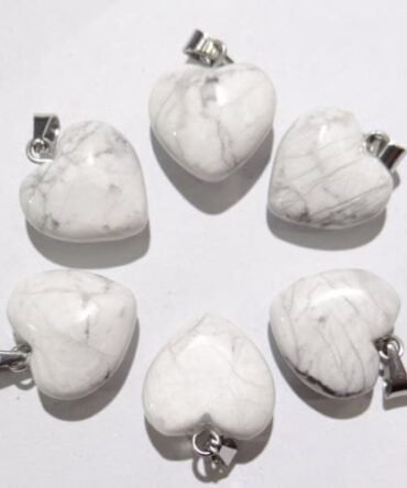 Collar Corazon Howlita