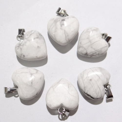 Collar Corazon Howlita